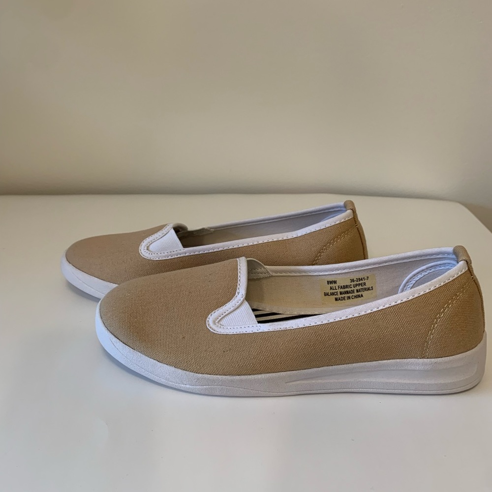 Slip on shoes NWT -by Comfort view - light brown with white accent size 8ww
